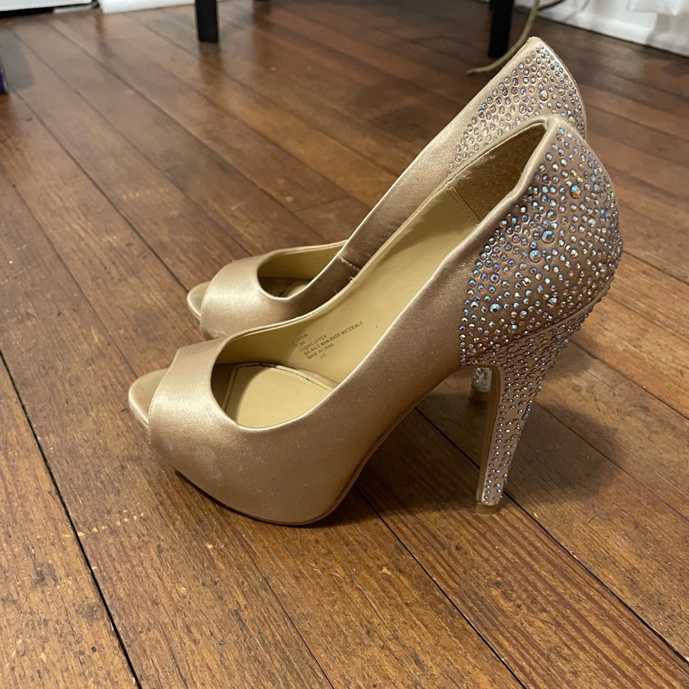 Steve Madden Elegant Gold Peep-Toe Heels with Rhinestone Detailing